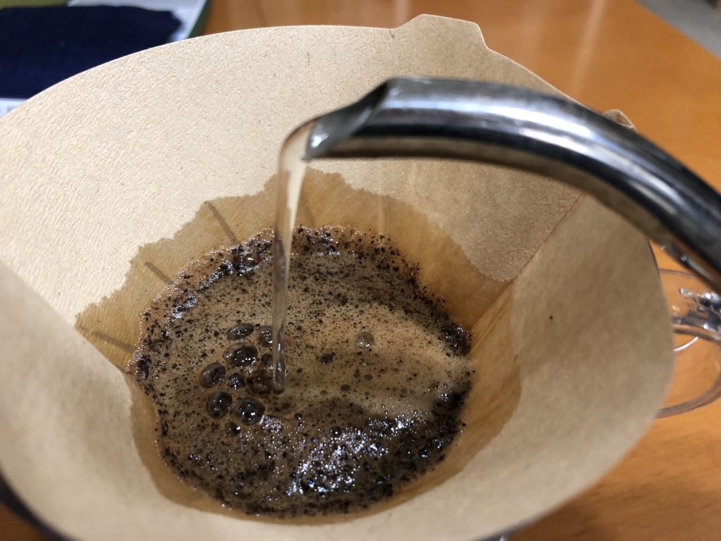 一杯のコーヒーで裏の裏の裏まで考えてみる