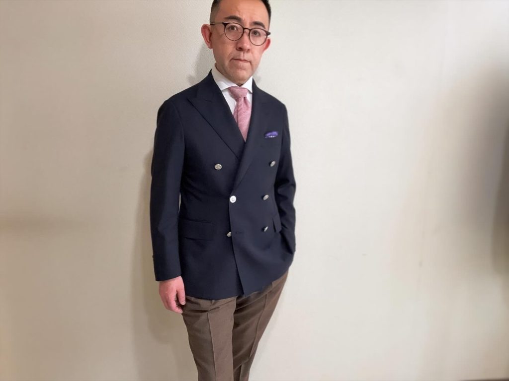 服に合わせて自分を変えるか、自分に合わせて服を変えるか