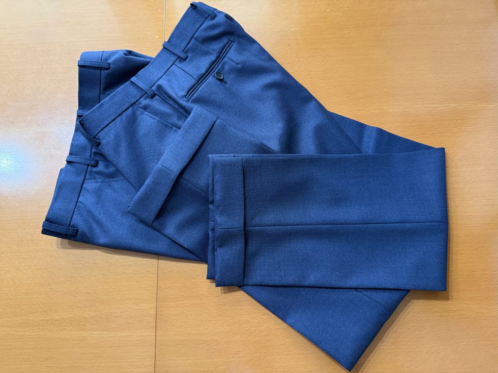 大事な一着には2本のパンツを用意しておきましょう