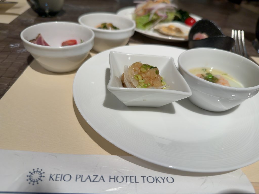 食事を楽しむ夏　グラスコート